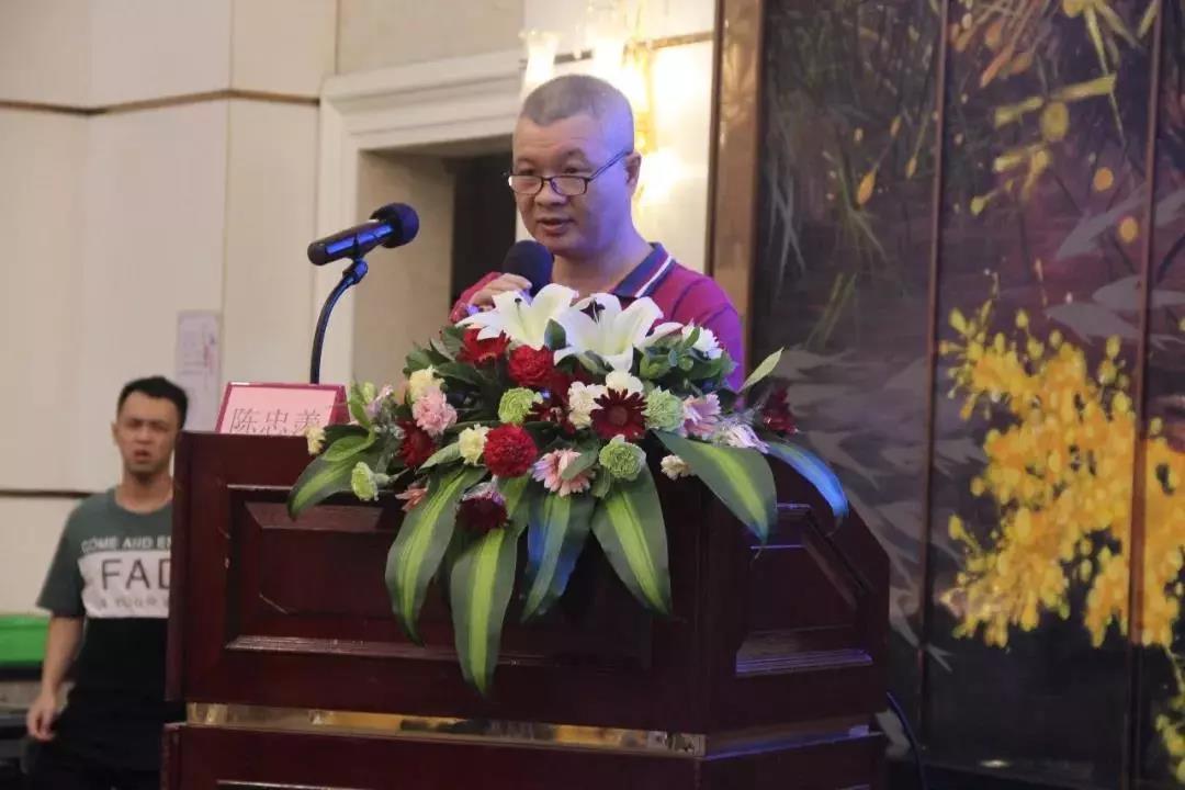 会议由江门市中心医院脊柱外科主任陈忠羡主持,李宇明院长做开展致辞